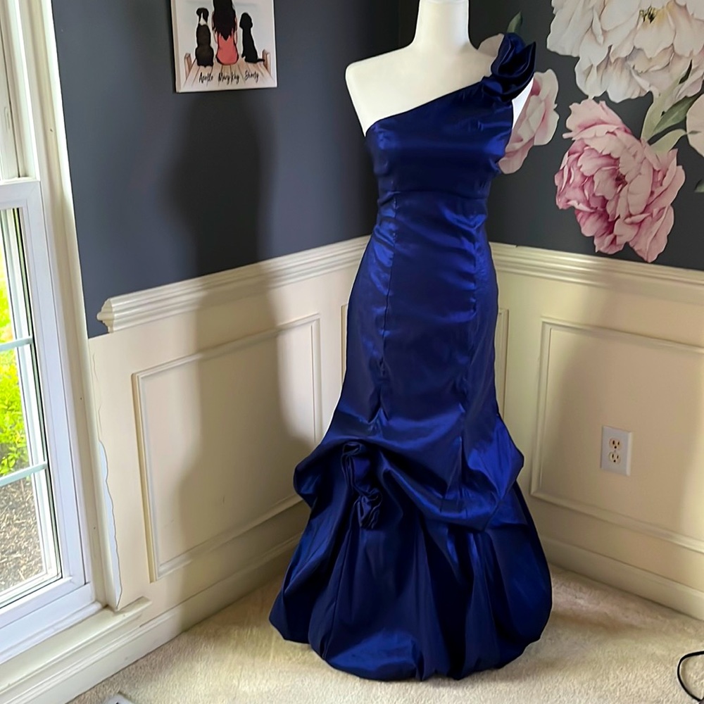 Stunning blue one shoulder gown